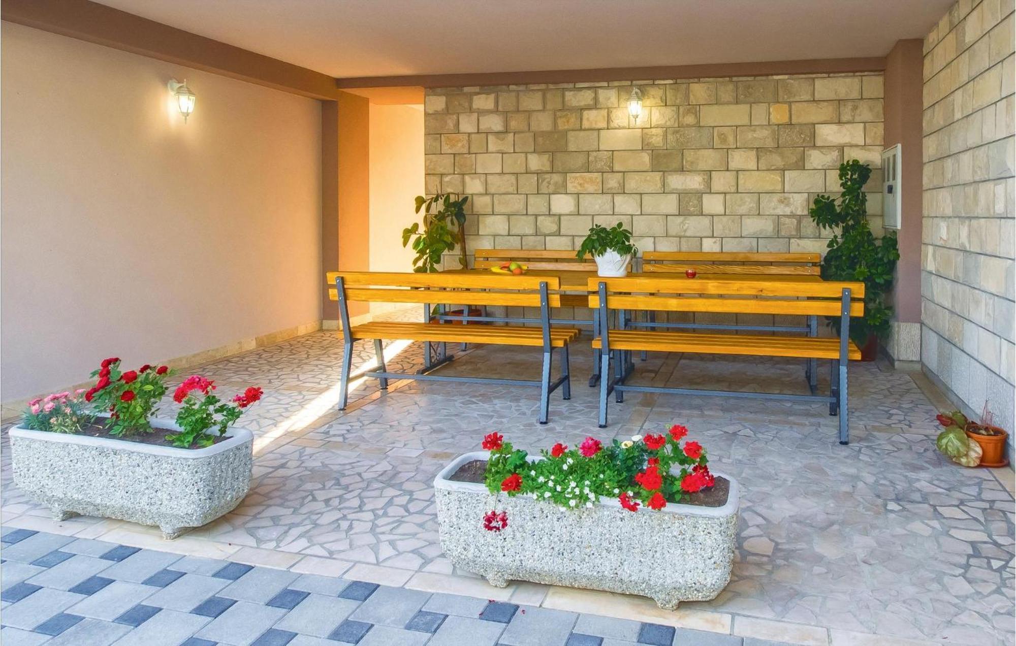 Nice Apartment In Mali Rat With Wifi Sumpetar Exterior photo